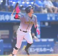 　５回、２ランを放つ糸井（撮影・高石航平）