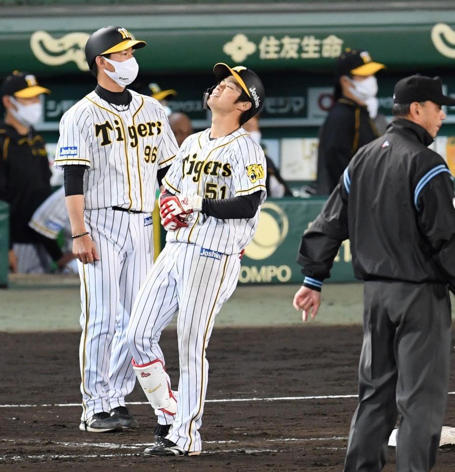 ９回、送りバントを決められずうなだれる中野（撮影・田中太一）