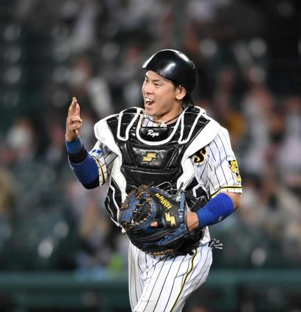 　会心の逆転勝ちを喜ぶ梅野（撮影・山口登）