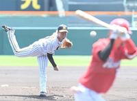 力投する先発の村上（撮影・飯室逸平）