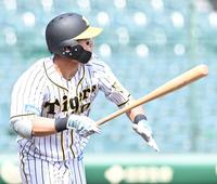 二塁打を放つ木浪（撮影・飯室逸平）