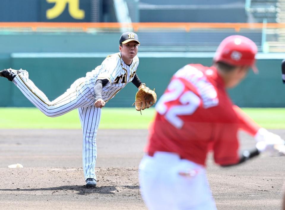 中村奨を左飛に斬る村上（撮影・飯室逸平）