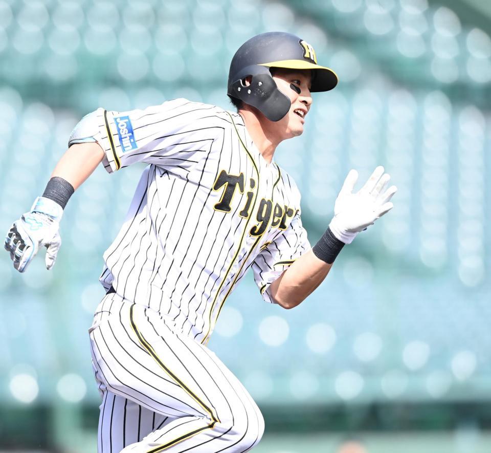 二塁打を放つ木浪（撮影・飯室逸平）