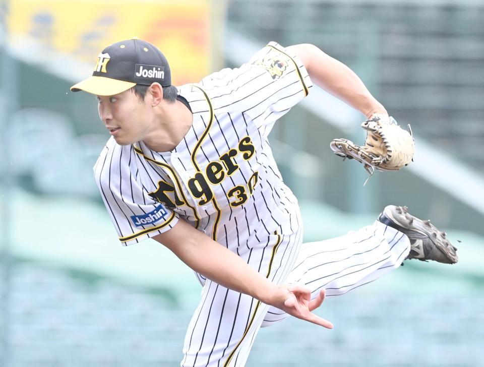 ４回、２番手で登板する佐藤蓮（撮影・飯室逸平）