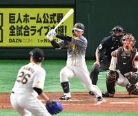 ３回阪神１死二塁、右前適時打を放つ阪神・近本光司＝東京ドーム（撮影・西岡正）