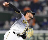 　９回を無失点に抑えるスアレス（撮影・田中太一）