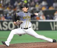 　８回裏に登板した岩崎