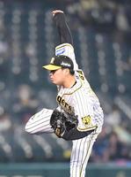 　６回から登板する馬場（撮影・北村雅宏）