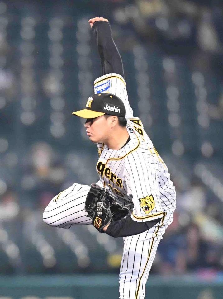 　６回から登板する馬場（撮影・北村雅宏）