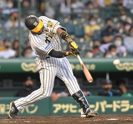 　３回、逆転２ランを放つマルテ（撮影・高部洋祐）