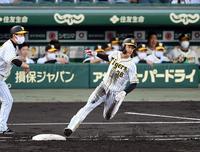 　２回、小幡は左翼線に二塁打を放つ（撮影・山口登）