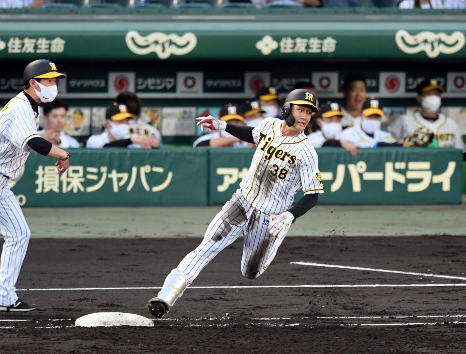 　２回、小幡は左翼線に二塁打を放つ（撮影・山口登）