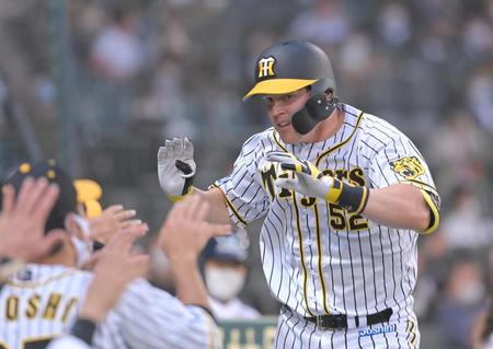 　３回、ソロを放ち、「ハッピーハンズ」で生還するサンズ