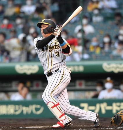 　１回、左前に復帰後初安打を放つ大山