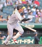 　１回、左前打を放つ大山