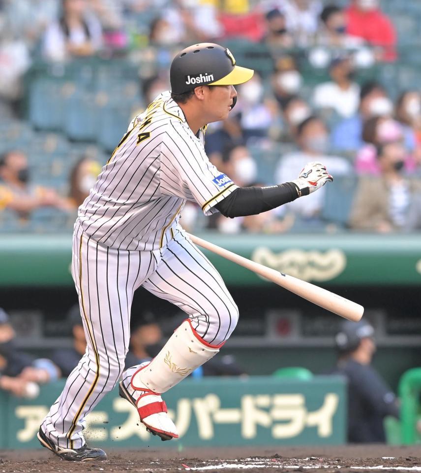 　１回、左前打を放つ大山