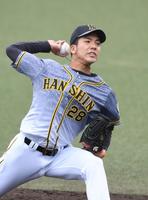 ６回から登板し、三者凡退に抑える好投を見せた小野（撮影・北村雅宏）