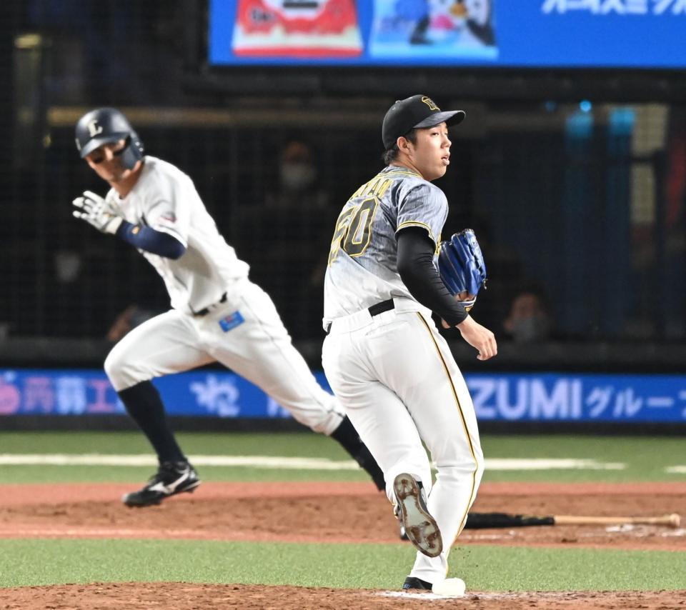 　５回、若林に同点適時打を許した青柳（撮影・高石航平）