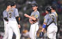 ６回、降板する伊藤将（撮影・金田祐二）