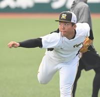 キャッチボールで調整する村上（撮影・高石航平）