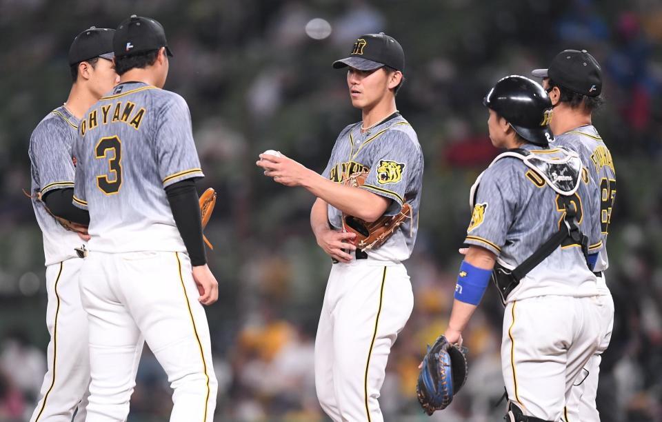 ６回、降板する伊藤将（撮影・金田祐二）