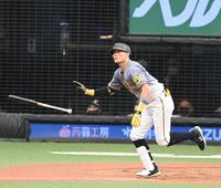 ２回、先制２ランを放つ糸井（撮影・高石航平）