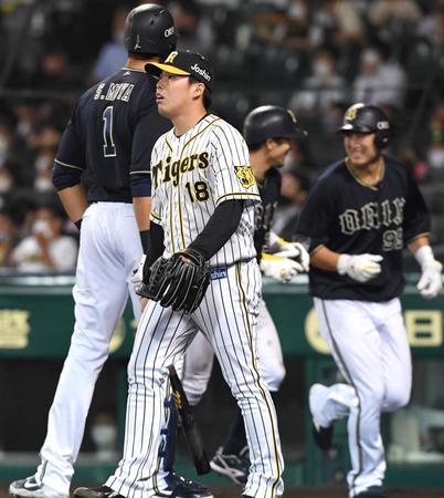 ８回、オリックス・紅林に２点適時打を浴びた阪神・馬場＝甲子園（撮影・北村雅宏）