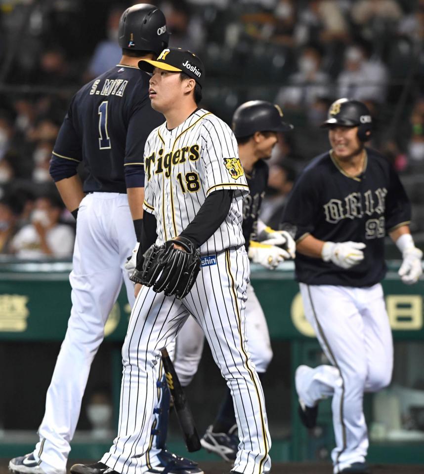 ８回、オリックス・紅林に２点適時打を浴びた阪神・馬場＝甲子園（撮影・北村雅宏）