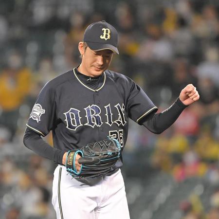 ６回、糸井を三振に仕留め、控えめにガッツポーズを決める能見（撮影・高部洋祐）