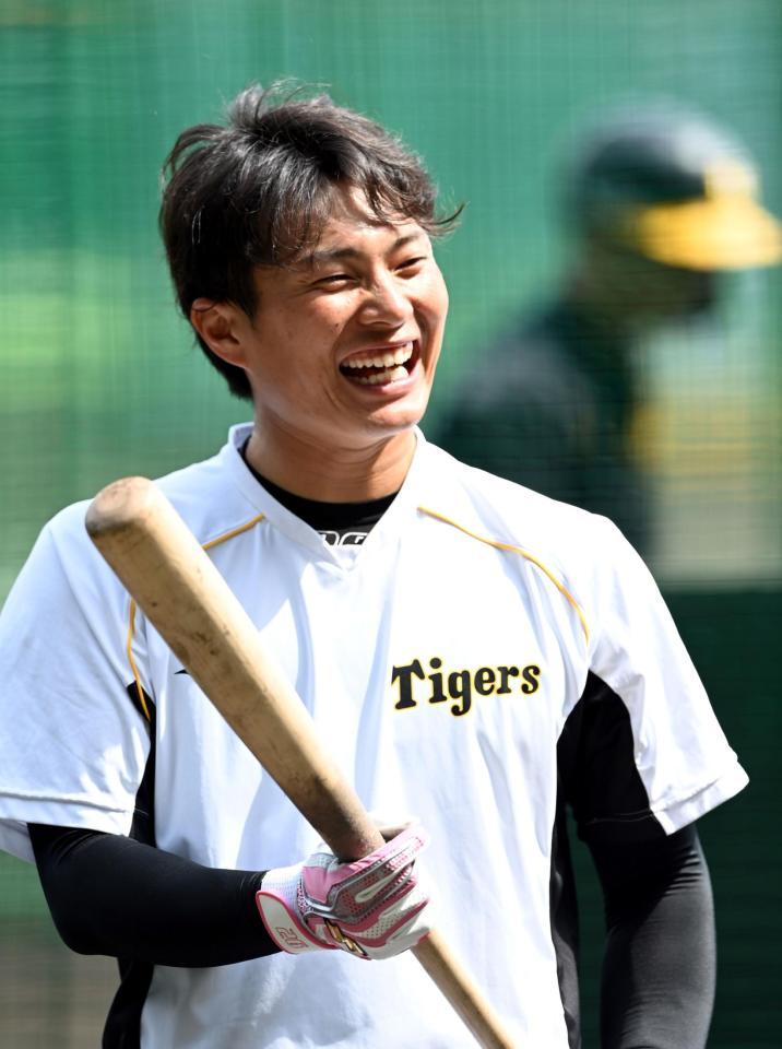 　１軍に合流した北條は練習中に笑顔を見せる（撮影・山口登）