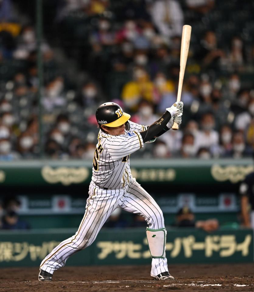 ５回、北條は左前に適時打を放つ（撮影・山口登）