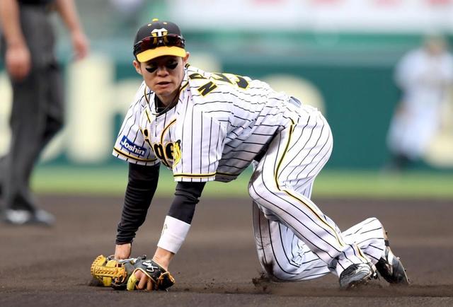 阪神・中野がファインプレー 甲子園は大きな拍手/阪神タイガース