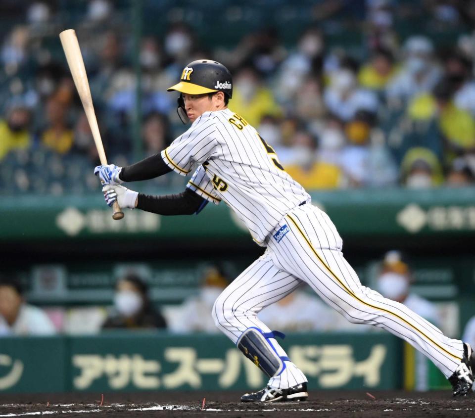 　２回、２点適時打を放つ近本