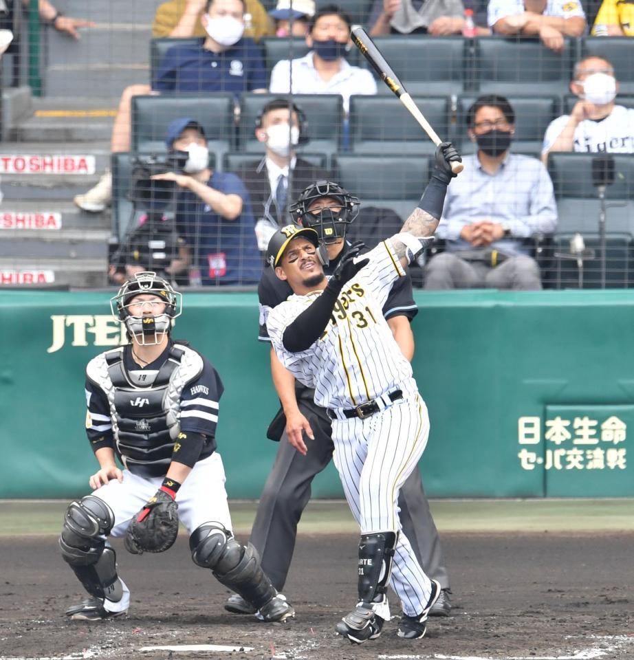 　３回、先制２ランを放つマルテ（撮影・吉澤敬太）