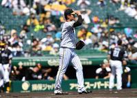 　１回、甲斐に左前２点適時打を浴びた西純（撮影・佐々木彰尚）