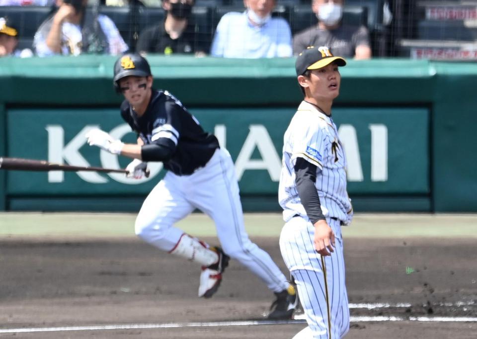 　１回、ソフトバンク・栗原に先制タイムリーを打たれる先発の西純（撮影・飯室逸平）