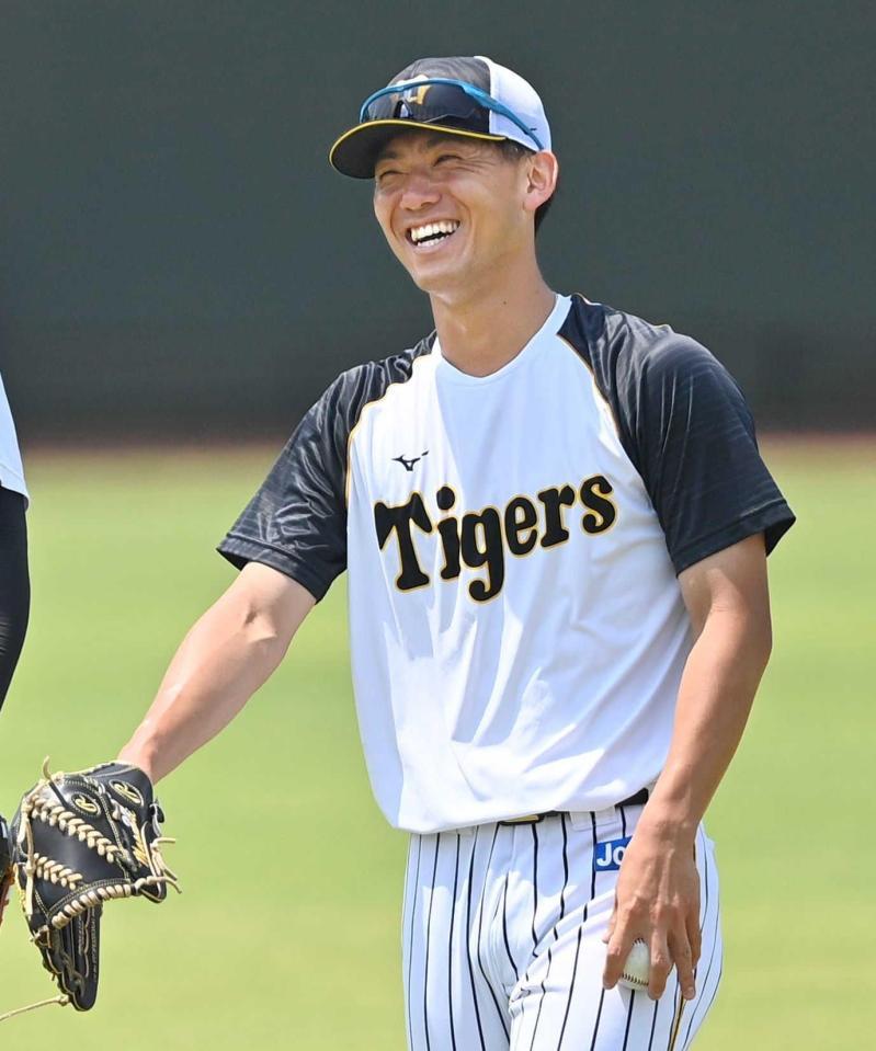 　笑顔を見せる伊藤将（代表撮影）