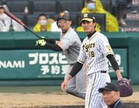 ８回、丸佳浩に中越え２ランを浴びた阪神・藤浪晋太郎＝甲子園（撮影・佐々木彰尚）