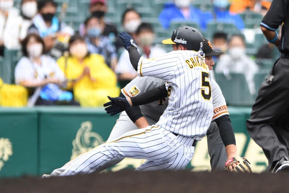 １回、マルテの犠飛で三進する近本＝甲子園（撮影・北村雅宏）