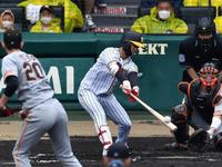 　１回、中野は中前打を放つ