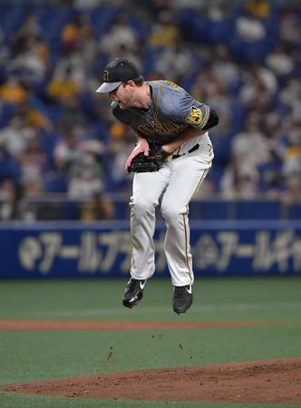 １回、中日・ビシエドの打球を捕る阪神・ガンケル（撮影・神子素慎一）
