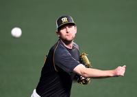 キャッチボールする阪神・ガンケル（撮影・山口登）