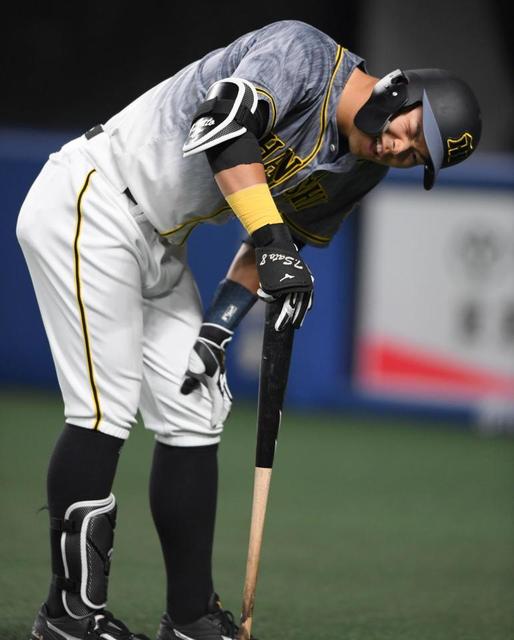 投球直撃で途中交代の阪神・佐藤輝「全然、大丈夫」矢野監督が無事を強調