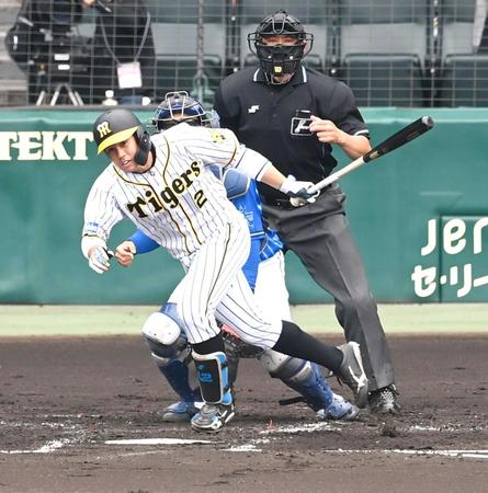 　２回、先制タイムリーを放つ梅野