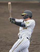 １回、３点本塁打を放つ陽川（代表撮影）
