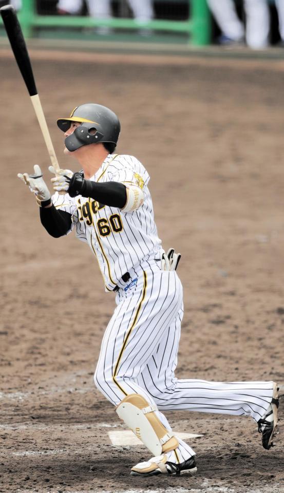 ５回、３点本塁打を放つ中谷将（代表撮影）