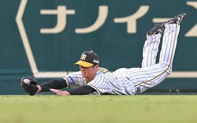 阪神・近本　快足飛ばしてダイビングキャッチ　初回にはリーグトップタイの１６盗塁