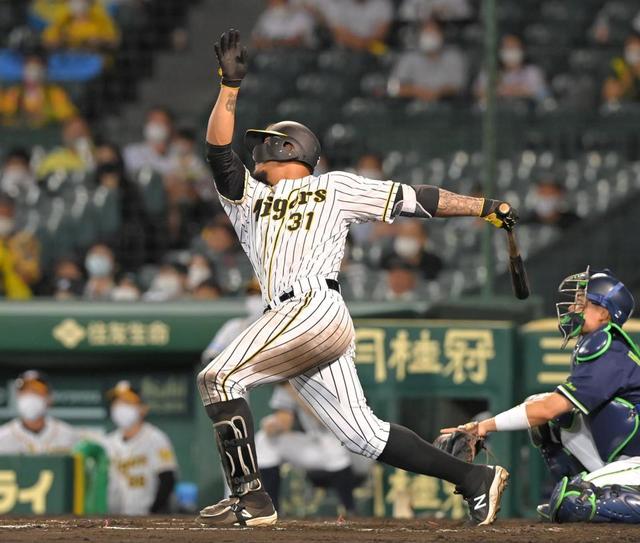 阪神・マルテ 判定覆ってラパンパラ 右翼ポール直撃の同点13号ソロ