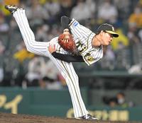 　７回、青木を見逃し三振に仕留める及川（撮影・田中太一）