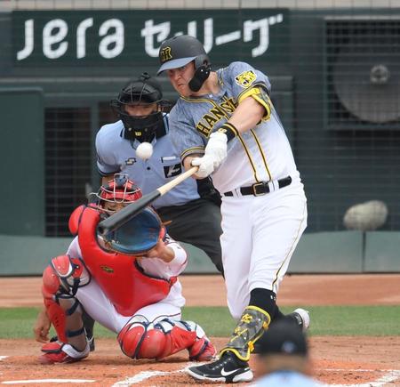 　３回、左越えへ２ランを放つサンズ（撮影・田中太一）
